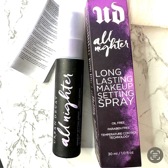 UD All Nighter Waterproof Makeup Setting Spray - Picture 2 of 9